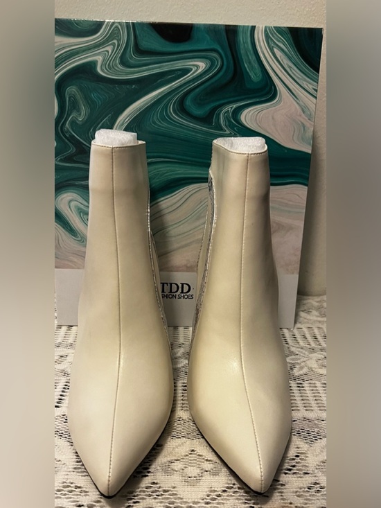 Tdd Shoes - Cream Ankle Boots - (Size 9.5) NIB